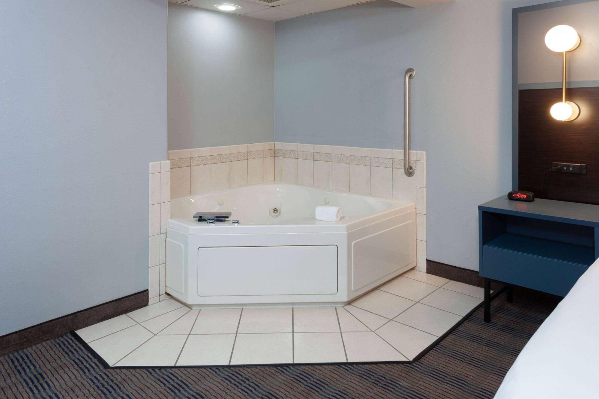 Americinn By Wyndham Peoria Dış mekan fotoğraf